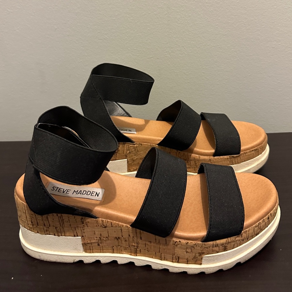Steve Madden Black White and Tan Platform Sandals (Size 7)